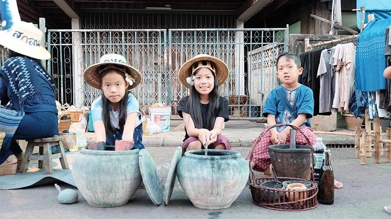 DIY สไตล์ไทย ไปกับอิสระสีคราม ณ บ้านถ้ำเต่า จ.สกลนคร