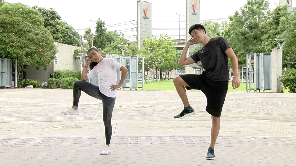 ท่าฝึกเพิ่มกล้ามท้องแบบยืน