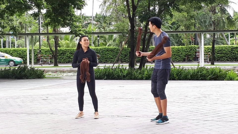 ฝึกกระโดดลดไขมันด้วยผ้าขนหนู ตอน 2