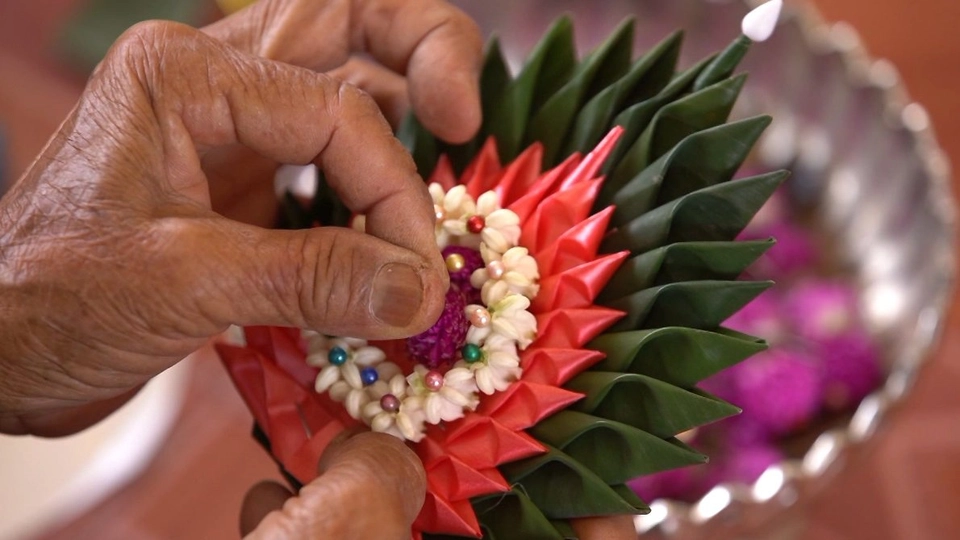 บายศรีสุรินทร์ / กระเป๋าหนัง