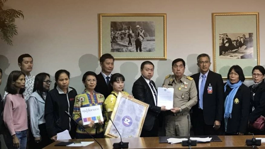 ผู้เสียหายจากแชร์ลูกโซ่หลายคดี ร้องศูนย์ร้องทุกข์ทำเนียบรัฐบาล เพื่อหามาตรการคืนเงินแก่ผู้เสียหาย