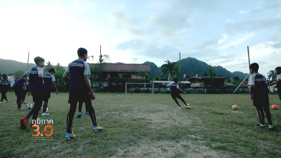 หมอล้านนา บ่ล้าสมัย, โนนทองอินทร์ ถิ่นฮักแพง, ปอเนาะสลาตันอะคาเดมี​