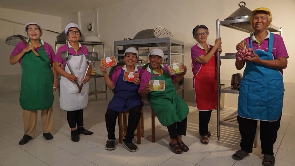 แก๊งคุณป้าหมี่กรอบเงินล้าน/สูงวัยยายชา สุขกาย สบายใจ