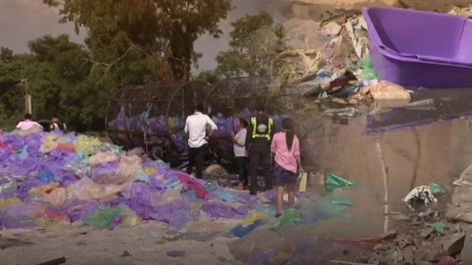 ผลกระทบกลิ่นเหม็นจากโรงงานปั่นพลาสติก จ.ปทุมธานี