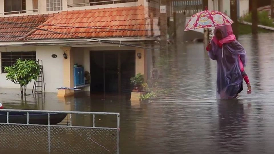 ชาวบ้านเริ่มอพยพหนีน้ำท่วม อ.เมือง จ.ยะลา