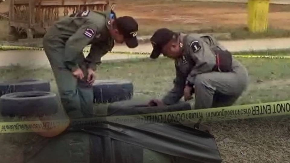 ชาวบ้านพบระเบิดในถังขยะเก็บมาเล่นหวิดระเบิด อ.เมือง จ.แพร่