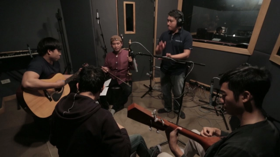 หมาเก้าหาง​​/อาเนาะบุหลันสีสันปัตตานี/ดนตรีใหม่ หัวใจล้านนา