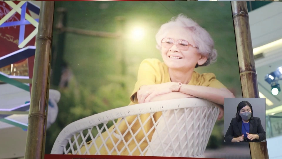 ​สีสันวาไรตี้ : นิทรรศการ คิดถึง...สมเด็จย่า และ 50 ปี มูลนิธิแม่ฟ้าหลวงฯ