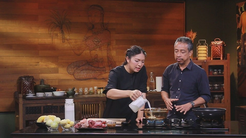 กินอยู่อย่างคนอยุธยากับมาโนช พุฒตาล