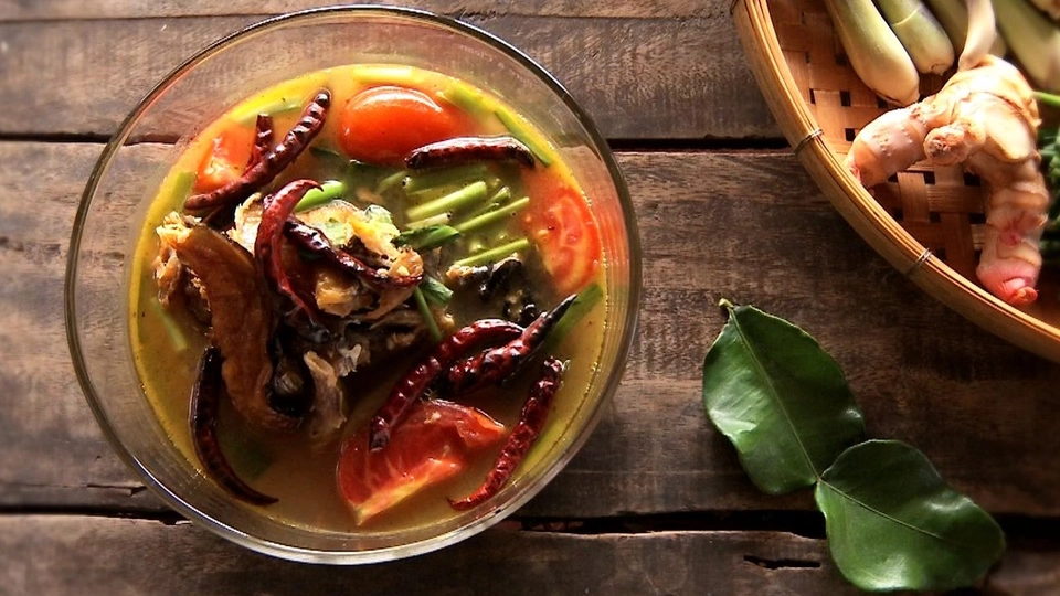 ต้มโคล้งสมุนไพรสด