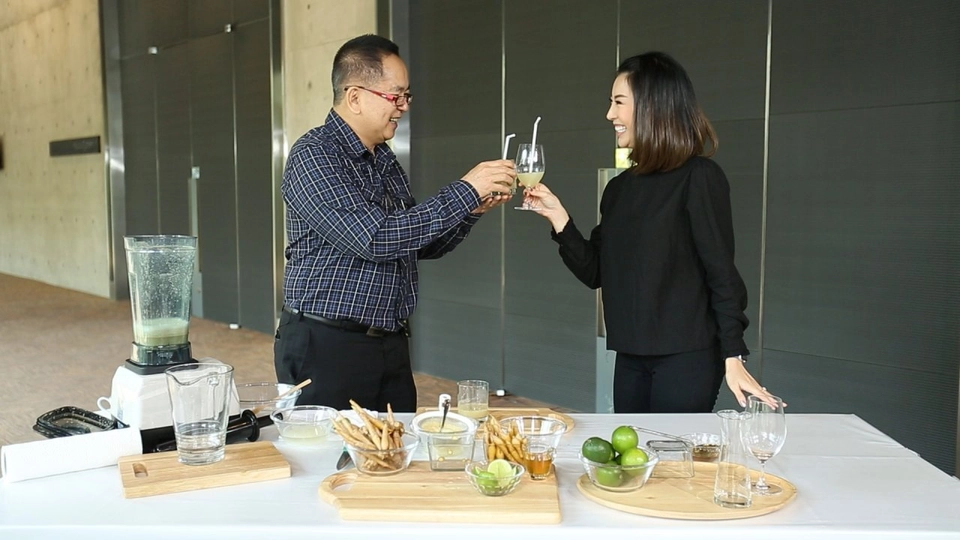 น้ำกระชาย ช่วยปรับสมดุลฮอร์โมน, Partner Yoga ช่วยกันยืดเหยียดในท่ายืน