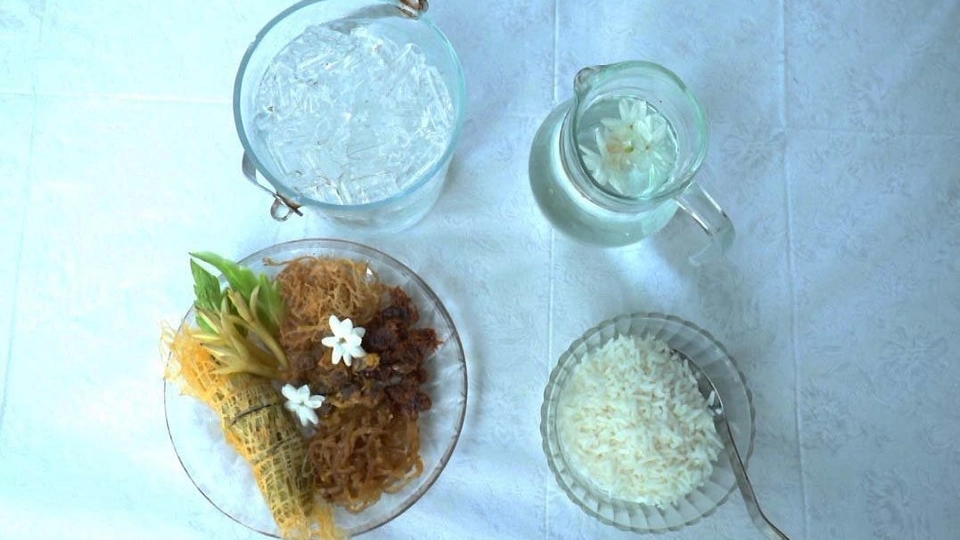 ข้าวแช่ตำหรับชาววัง