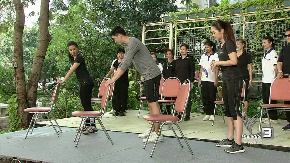 ข.ขยับ : ยืดเหยียดช่วงล่างแบบเป็นคู่