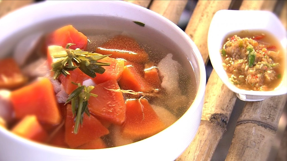 ไก่ต้มมะละกอพริกเกลือ