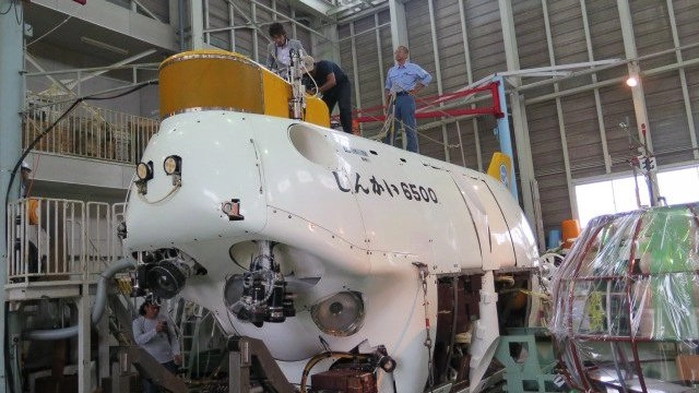 เที่ยวใต้ทะเล 10,000 เมตร