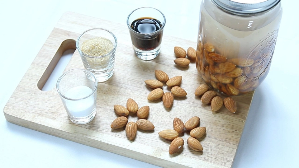 นมอัลมอนด์