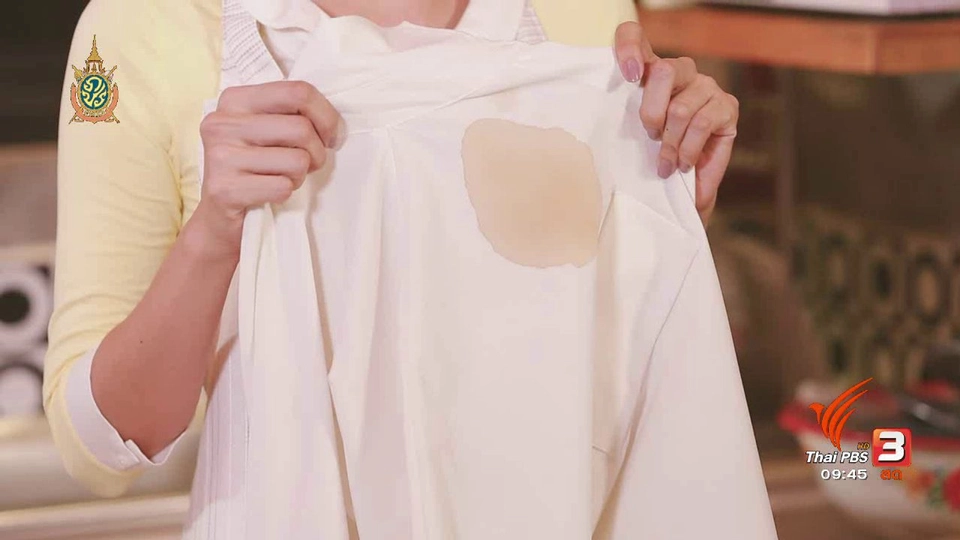 สุดยอดแม่บ้าน : เบกกิ้งโซดาชำระล้างคราบกาแฟเข้มๆ ในแก้ว