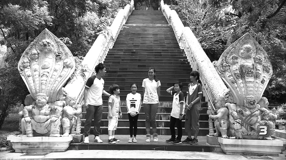 ประเพณีตักบาตรข้าวต้มลูกโยน