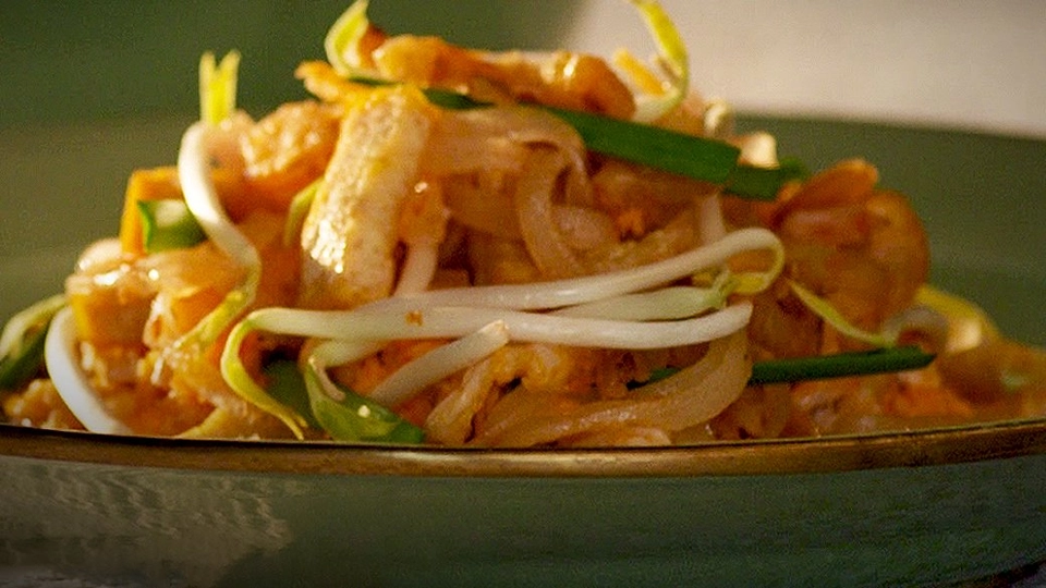 จากอดีตก๋วยเตี๋ยวผัดถั่วงอก สู่ "ผัดไทย" ปัจจุบัน