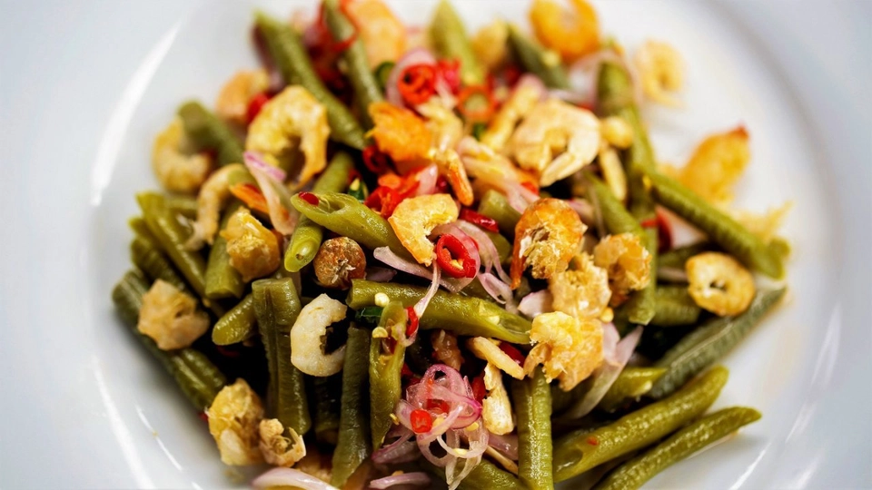 ยำถั่วฝักยาวดอง