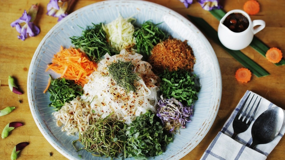 ก๋วยเตี๋ยวยำน้ำบูดูจำแลง