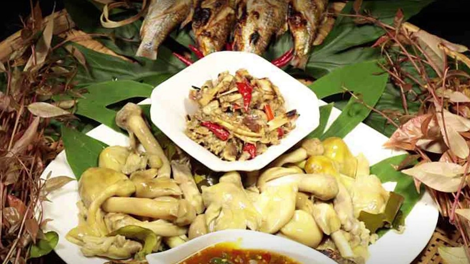 ป่นเห็ดระโงกกับปลาขาวปิ้ง