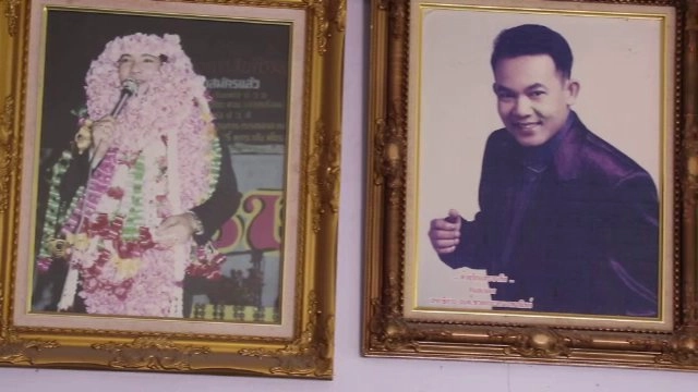 ยอดรัก สลักใจ  "พระเอกลูกทุ่งตลอดกาล"