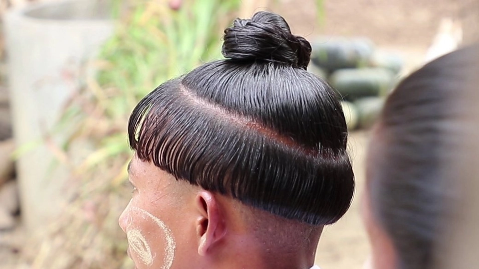 กว่าจะเป็นผมจุก...เขาทำกันอย่างไร