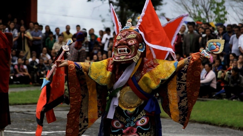 ชาวบูเธีย และระบำหน้ากากนักรบ