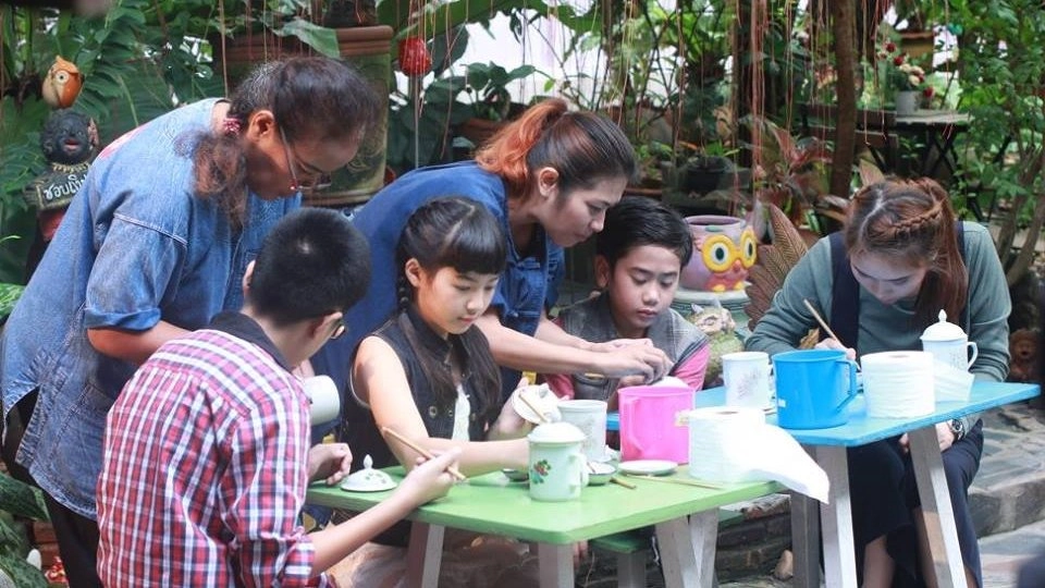 ช่างหัตถกรรม เบญจรงค์