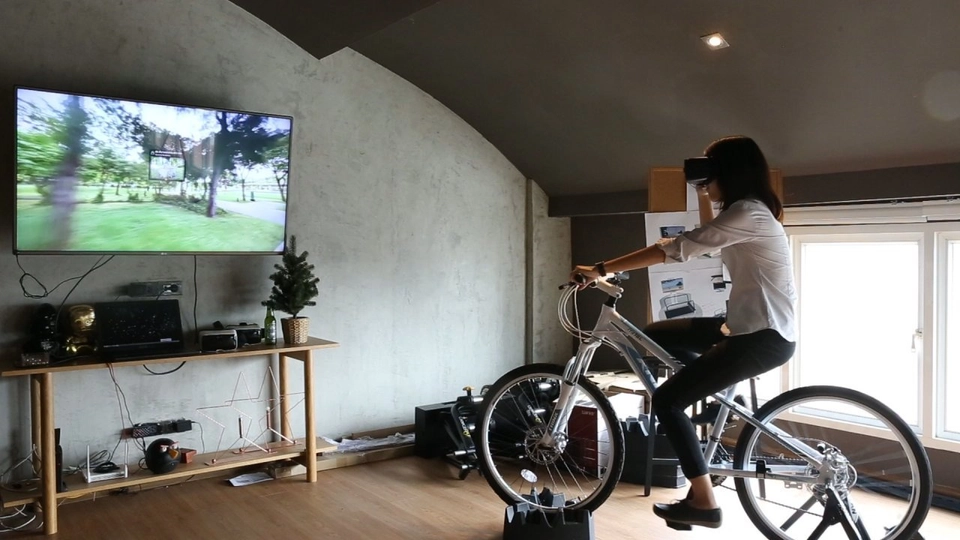 โลกจำแลง