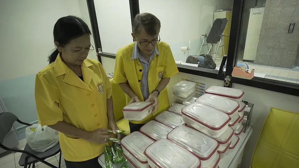 สูงวัยอาสา Yellow Birds / ห้องสมุดภาพในหลวง ร.9