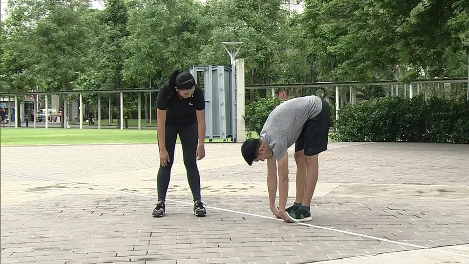 ยืดกล้ามเนื้อต้นขาหลัง ก่อนและหลังออกกำลังกาย