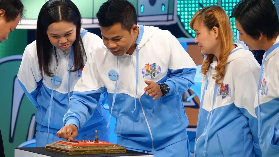สารานุกรมไทยสำหรับเยาวชน เรื่อง หินเปลือกโลก ซากดึกดำบรรพ์ในประเทศไทย อัญมณี