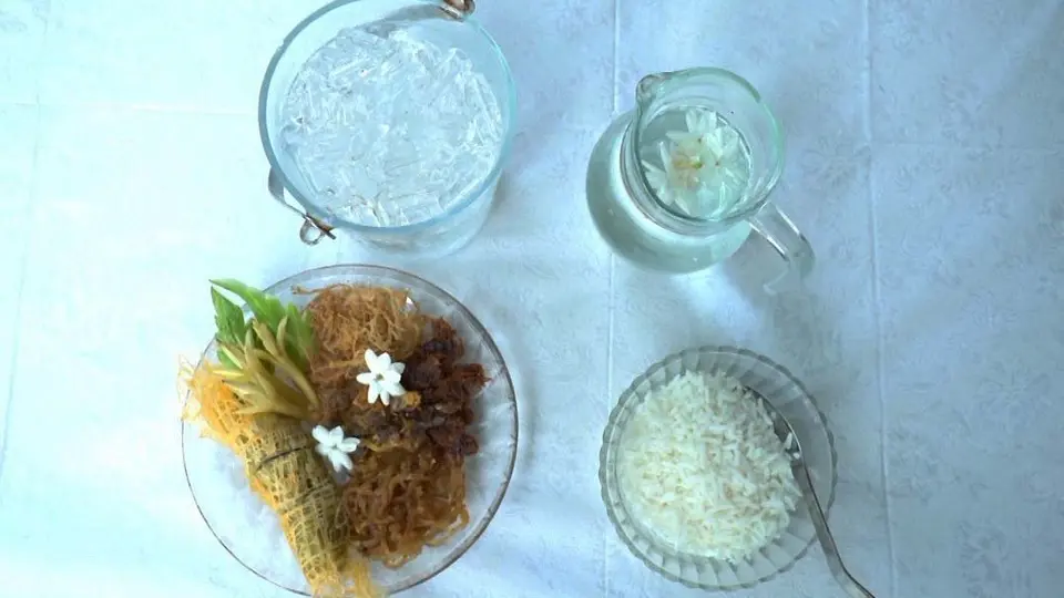 ข้าวแช่ตำหรับชาววัง