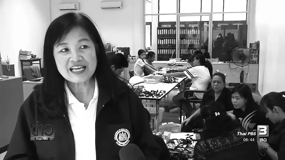 จัดทำริบบิ้นดำ 999,999 ชิ้นแจกจ่ายประชาชน