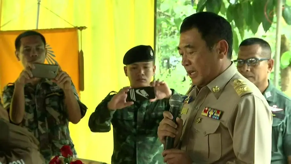มอบถุงยังชีพพระราชทานให้ผู้ประสบภัย จ.กาญจนบุรี