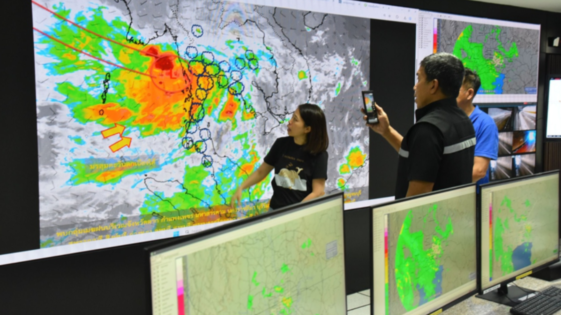 Bangkok rain subsides, but major canals remain high - Governor | Thai ...