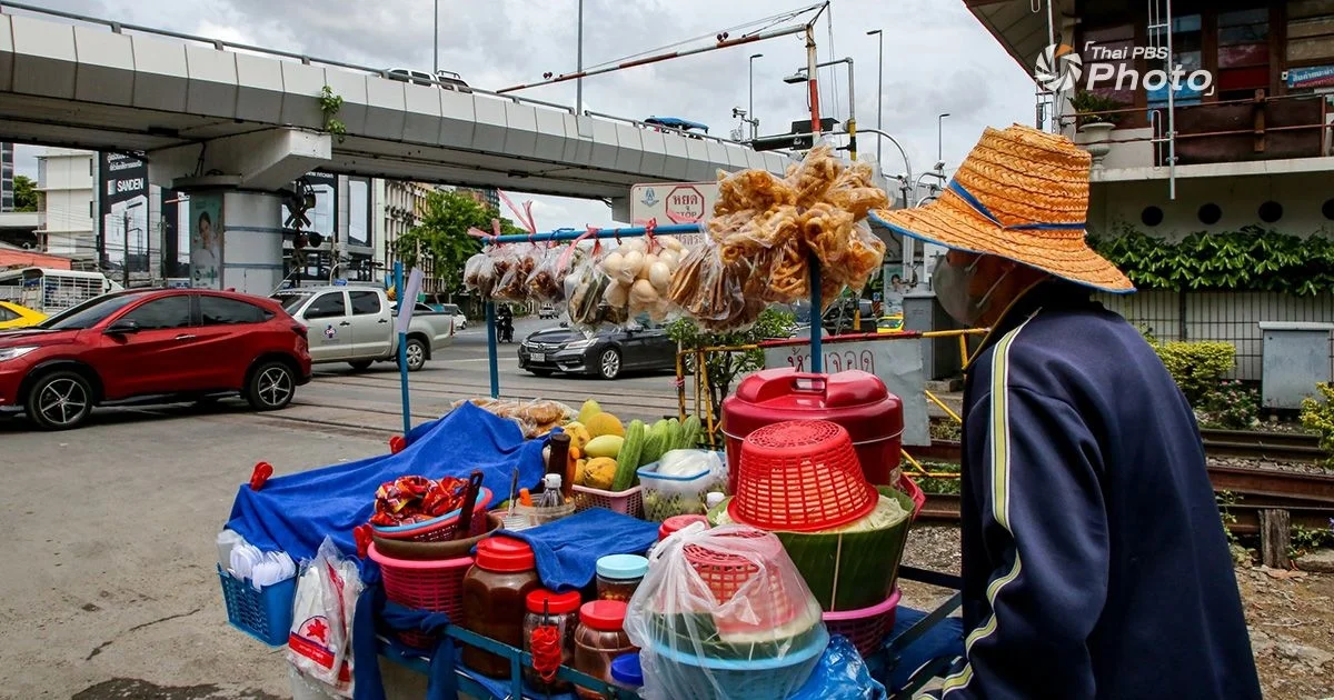 ส้มตำ-ไก่ย่าง อาหารริมทางราคาถูก รับใช้ผู้มีรายได้น้อยในเมืองใหญ่
