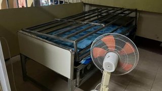 ตร.บุก "ศูนย์ดูแลผู้สูงอายุ" ถูกร้องทารุณกรรม พบห้อง-เตียงติดกรงเหล็ก