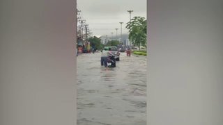 ฝนตกหนักหลายชั่วโมงตัวเมืองกาญจนบุรีน้ำท่วม