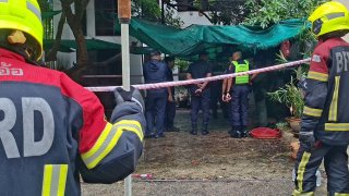 ตร.เผยชายเครียดบ้านถูกยึด จุดไฟเผาก่อนยิงตัวเองดับ เร่งสอบที่มาอาวุธสงคราม
