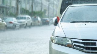 กรมอุตุฯ เตือนฝนตก 4-7 ต.ค. จากอีสาน เคลื่อนตัวเข้า กทม. - เมืองกาญจน์