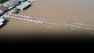 น้ำแม่กลองสูงสุดรอบ 30 ปี สะพานเก่าท่าเสา-ลูกแก จมน้ำเกือบมิด