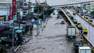 สถาบันการเงินออกมาตรการ "สินเชื่อ-พักหนี้-ฟื้นฟูธุรกิจ" ช่วยผู้ประสบอุทกภัย