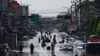 เช็กพื้นที่ 38 เขต 118 แขวง กทม. ผู้ประสบอุทกภัยยื่นขอรับเงินช่วยเหลือ 