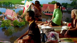 แหวกชีวิต "คนลุ่มน้ำบางปะกง" ฝ่าอุทกภัย 30 วันในวงน้ำล้อม