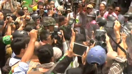 ตำรวจจับผู้ฝ่าฝืน พ.ร.บ.ความมั่นคง 6 คน