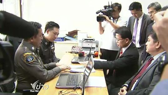 ทนายส.ส.เพื่อไทยแจ้งความเอาผิดตุลาการศาลรธน.เหตุสั่งชะลอแก้ไขรธน.วาระ3