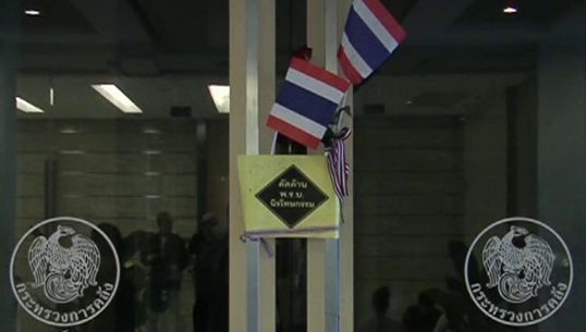 "สุเทพ" ปักหลักค้างคืนก.คลัง มั่นใจจัดการระบอบทักษิณได้ใน 3 วัน